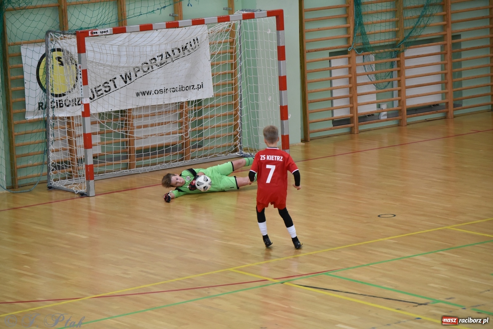 Zdjęcie w galerii na portalu naszraciborz.pl: Halowy turniej o puchar prezesa LKS 07 Markowice [FOTO] wiadomości z regionu
