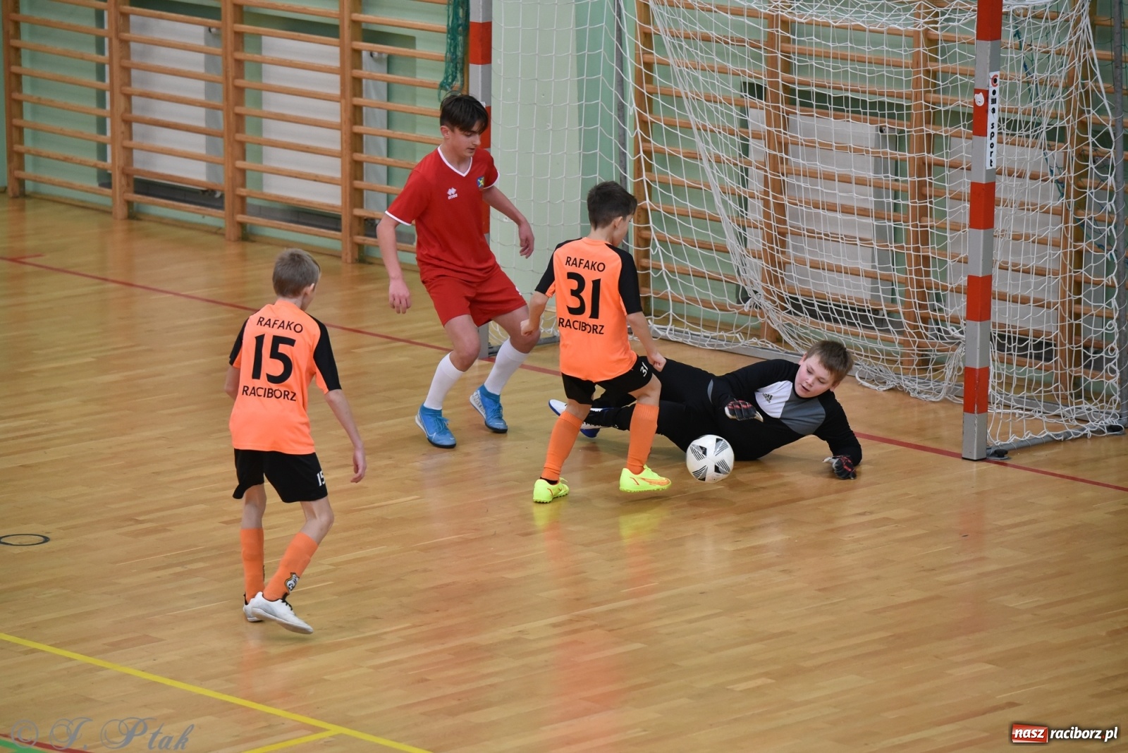 Zdjęcie w galerii na portalu naszraciborz.pl: Halowy turniej o puchar prezesa LKS 07 Markowice [FOTO] wiadomości z regionu
