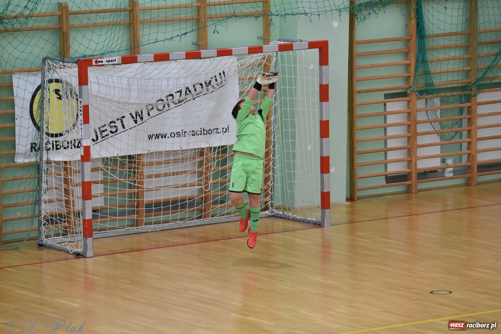 Zdjęcie w galerii na portalu naszraciborz.pl: Halowy turniej o puchar prezesa LKS 07 Markowice [FOTO] wiadomości z regionu