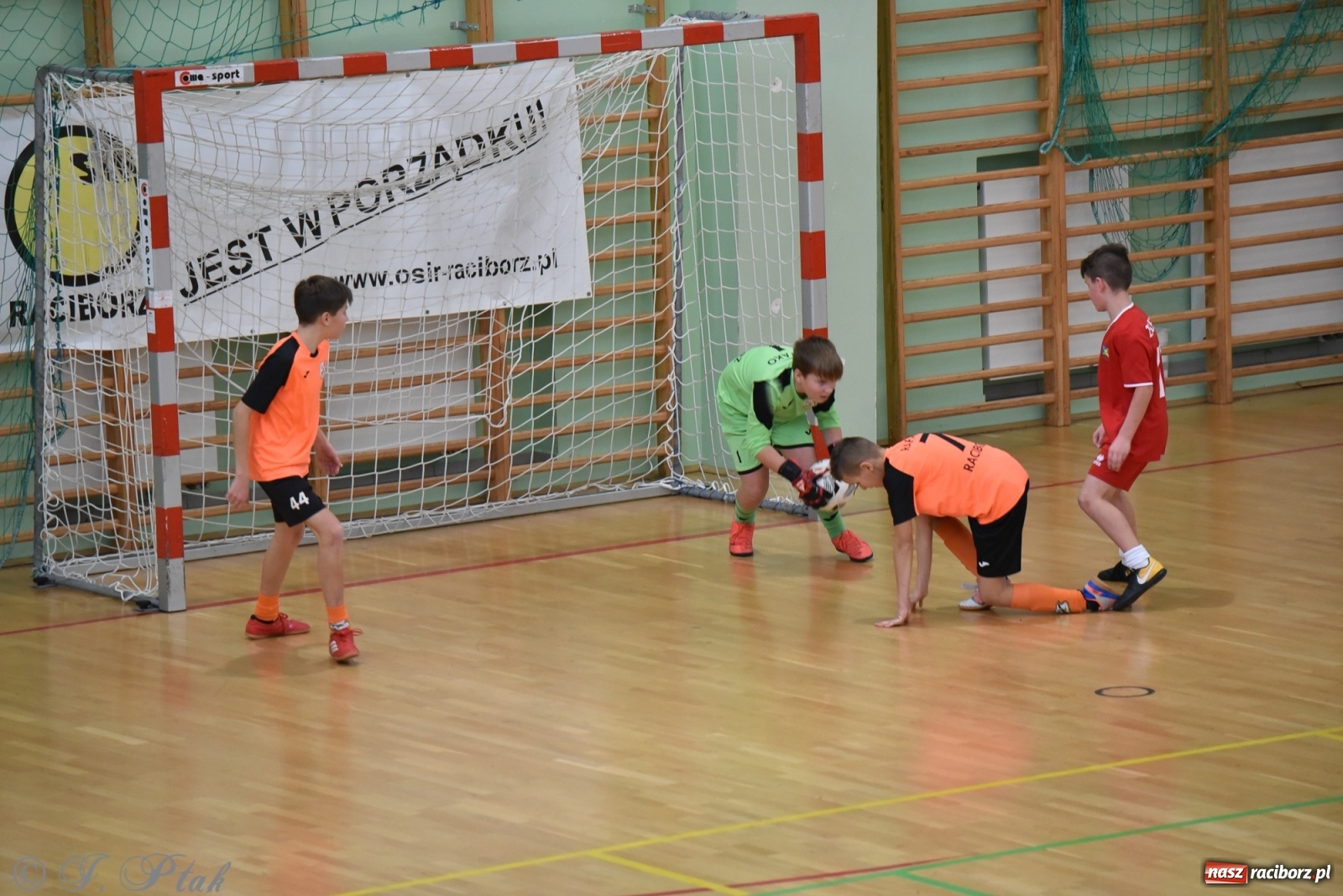 Zdjęcie w galerii na portalu naszraciborz.pl: Halowy turniej o puchar prezesa LKS 07 Markowice [FOTO] wiadomości z regionu