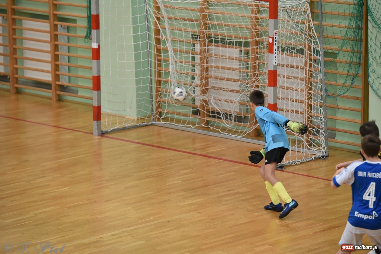 Zdjęcie w galerii na portalu naszraciborz.pl: Halowy turniej o puchar prezesa LKS 07 Markowice [FOTO] wiadomości z regionu