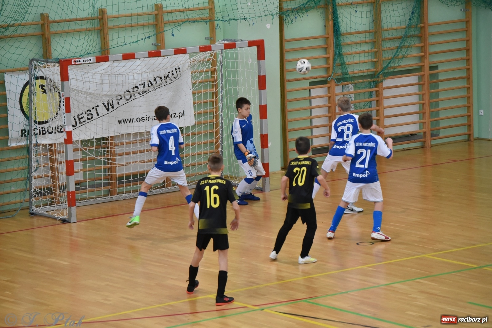 Zdjęcie w galerii na portalu naszraciborz.pl: Halowy turniej o puchar prezesa LKS 07 Markowice [FOTO] wiadomości z regionu