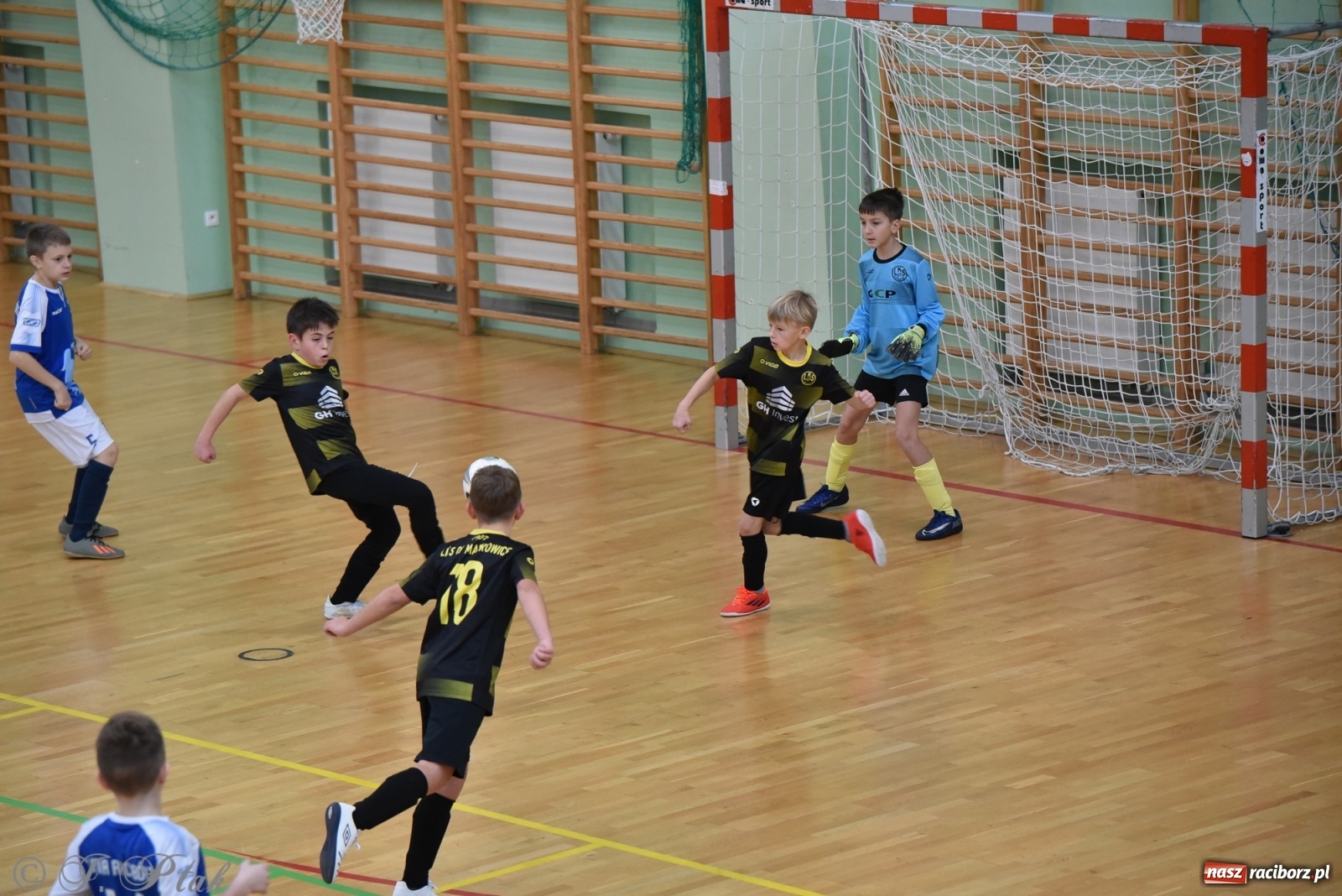 Zdjęcie w galerii na portalu naszraciborz.pl: Halowy turniej o puchar prezesa LKS 07 Markowice [FOTO] wiadomości z regionu