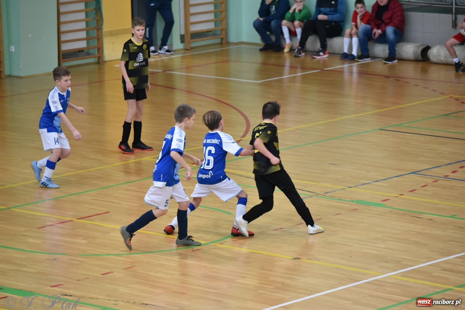 Zdjęcie w galerii na portalu naszraciborz.pl: Halowy turniej o puchar prezesa LKS 07 Markowice [FOTO] wiadomości z regionu