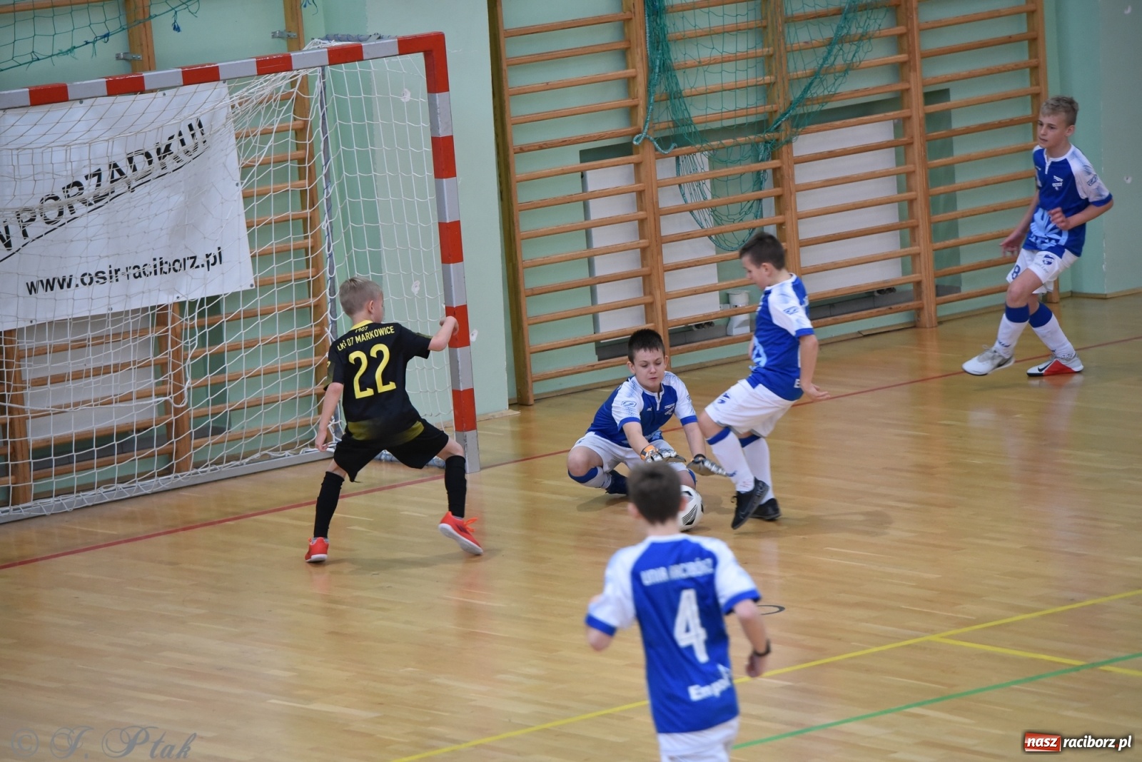 Zdjęcie w galerii na portalu naszraciborz.pl: Halowy turniej o puchar prezesa LKS 07 Markowice [FOTO] wiadomości z regionu