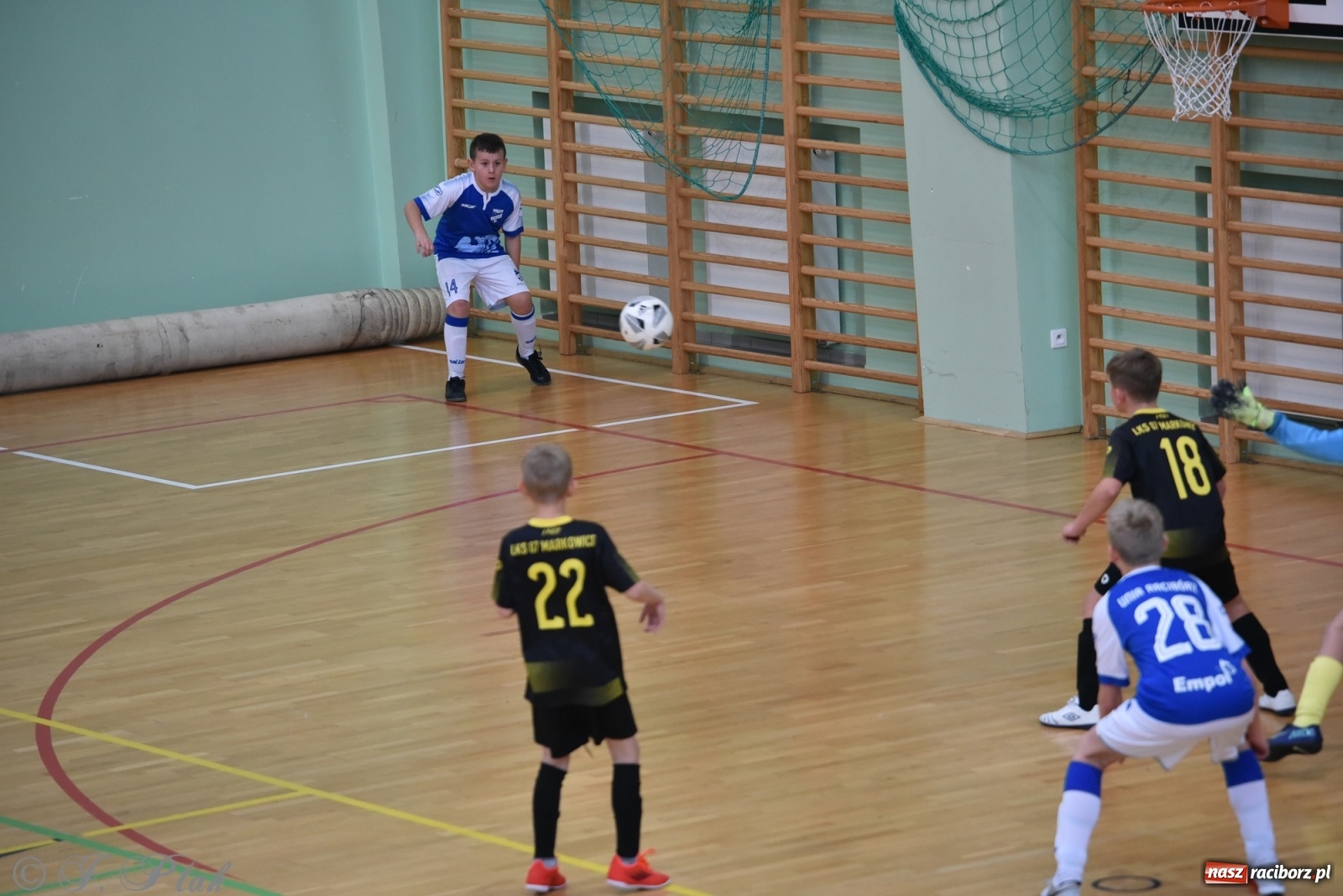 Zdjęcie w galerii na portalu naszraciborz.pl: Halowy turniej o puchar prezesa LKS 07 Markowice [FOTO] wiadomości z regionu