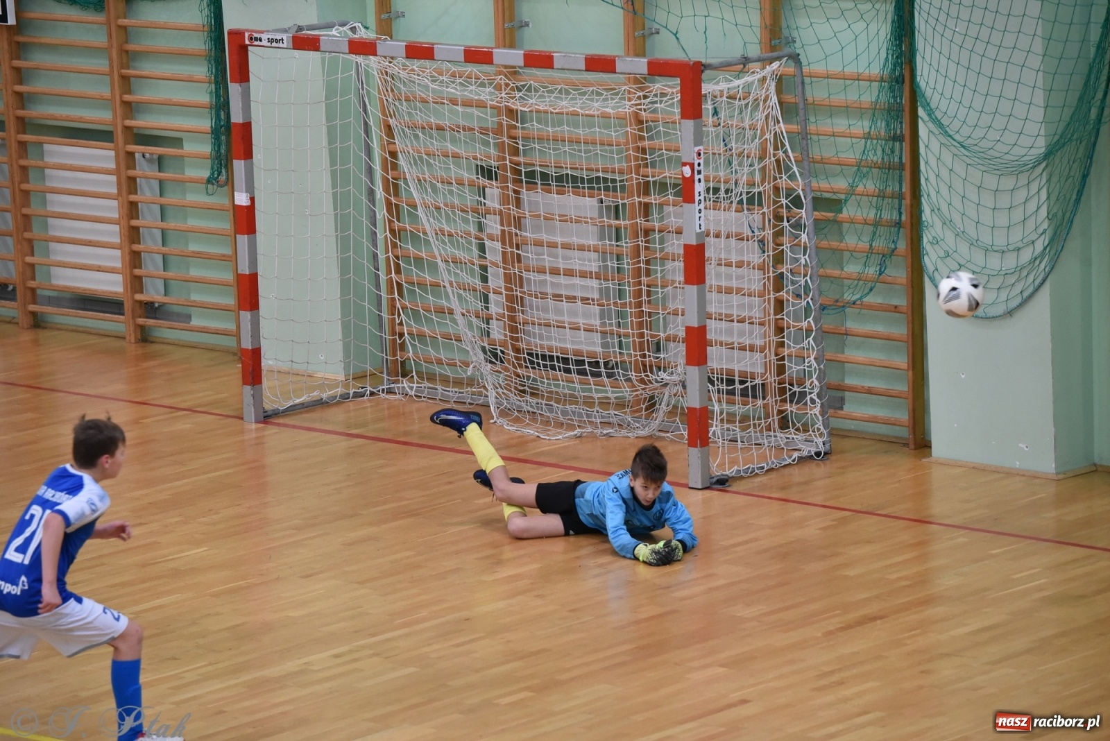 Zdjęcie w galerii na portalu naszraciborz.pl: Halowy turniej o puchar prezesa LKS 07 Markowice [FOTO] wiadomości z regionu