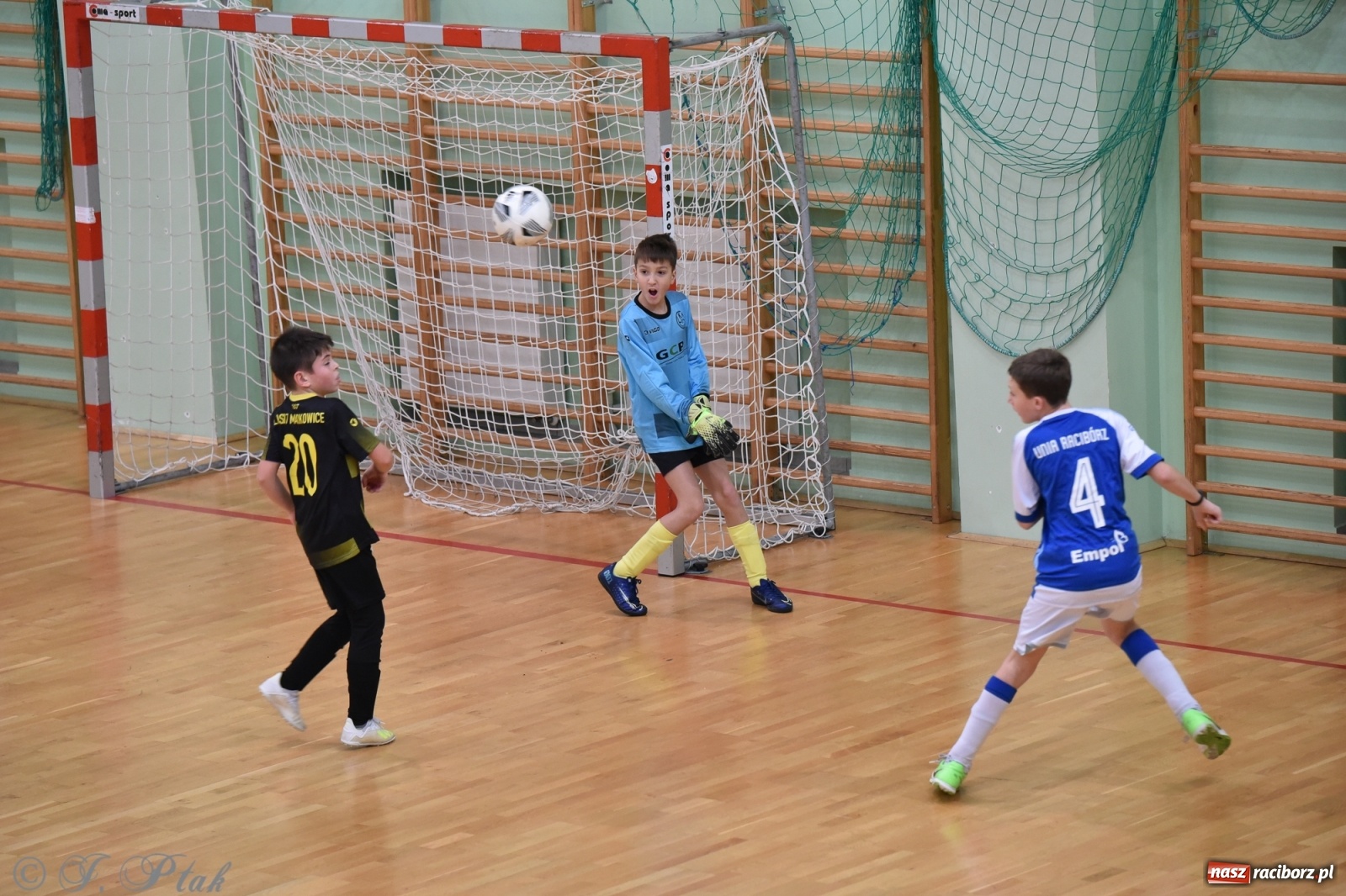 Zdjęcie w galerii na portalu naszraciborz.pl: Halowy turniej o puchar prezesa LKS 07 Markowice [FOTO] wiadomości z regionu