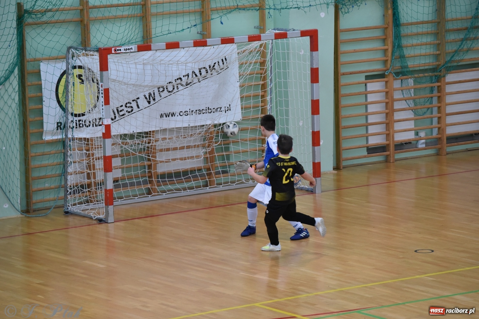 Zdjęcie w galerii na portalu naszraciborz.pl: Halowy turniej o puchar prezesa LKS 07 Markowice [FOTO] wiadomości z regionu