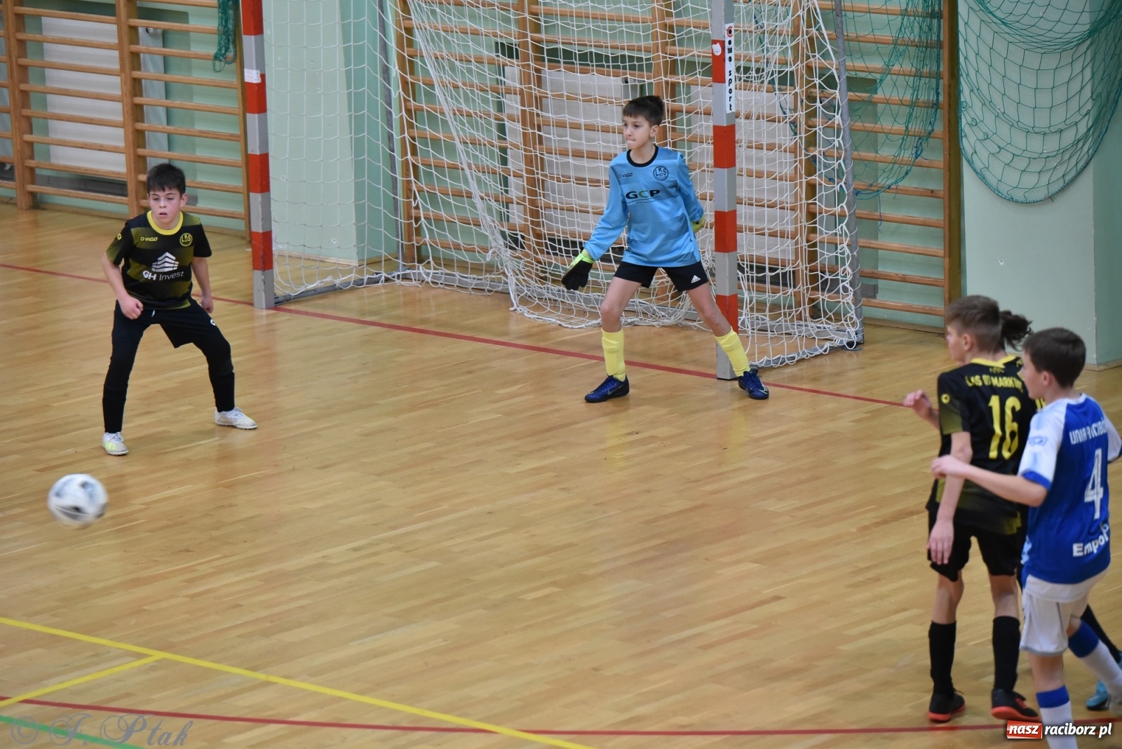 Zdjęcie w galerii na portalu naszraciborz.pl: Halowy turniej o puchar prezesa LKS 07 Markowice [FOTO] wiadomości z regionu