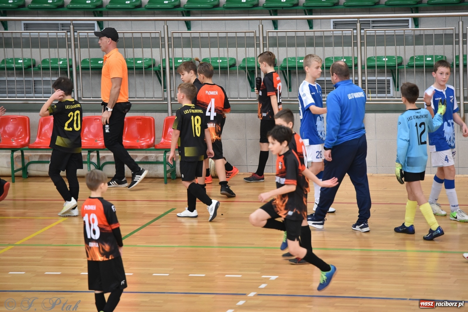 Zdjęcie w galerii na portalu naszraciborz.pl: Halowy turniej o puchar prezesa LKS 07 Markowice [FOTO] wiadomości z regionu