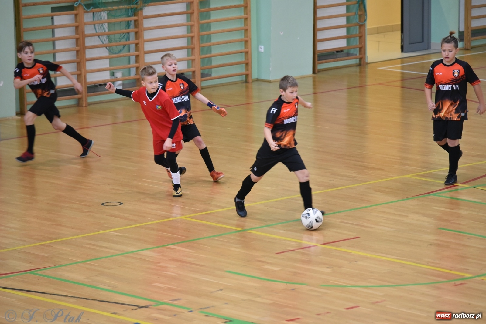 Zdjęcie w galerii na portalu naszraciborz.pl: Halowy turniej o puchar prezesa LKS 07 Markowice [FOTO] wiadomości z regionu