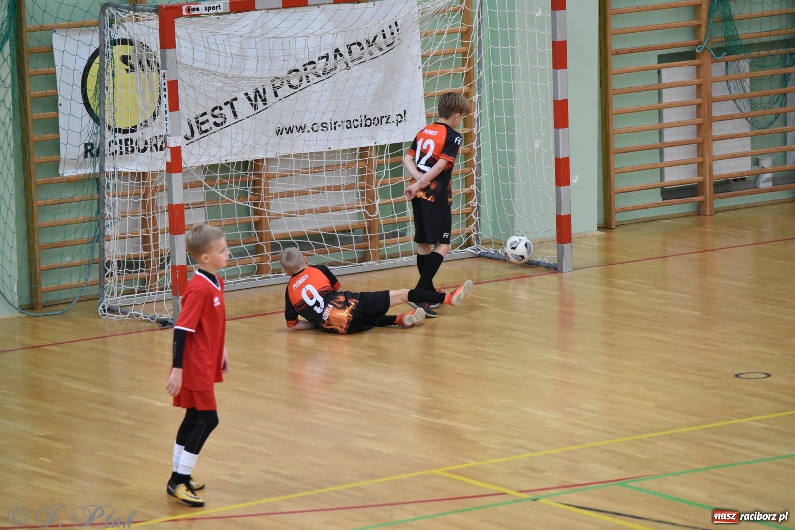 Zdjęcie w galerii na portalu naszraciborz.pl: Halowy turniej o puchar prezesa LKS 07 Markowice [FOTO] wiadomości z regionu