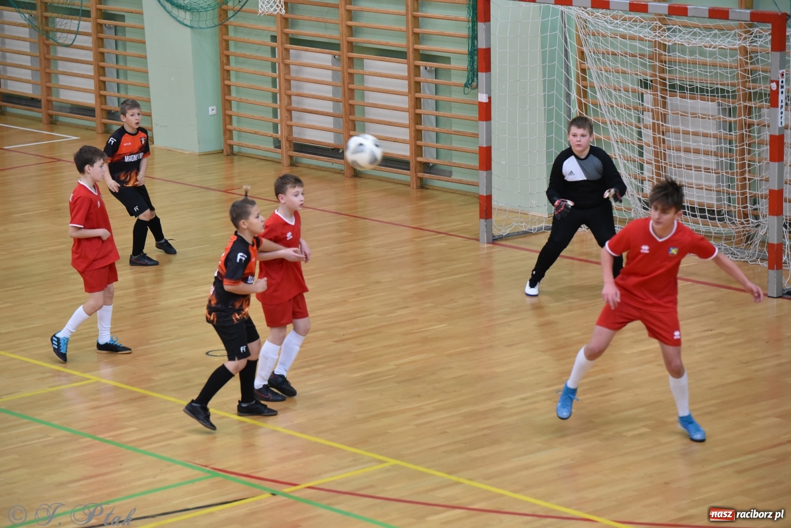 Zdjęcie w galerii na portalu naszraciborz.pl: Halowy turniej o puchar prezesa LKS 07 Markowice [FOTO] wiadomości z regionu