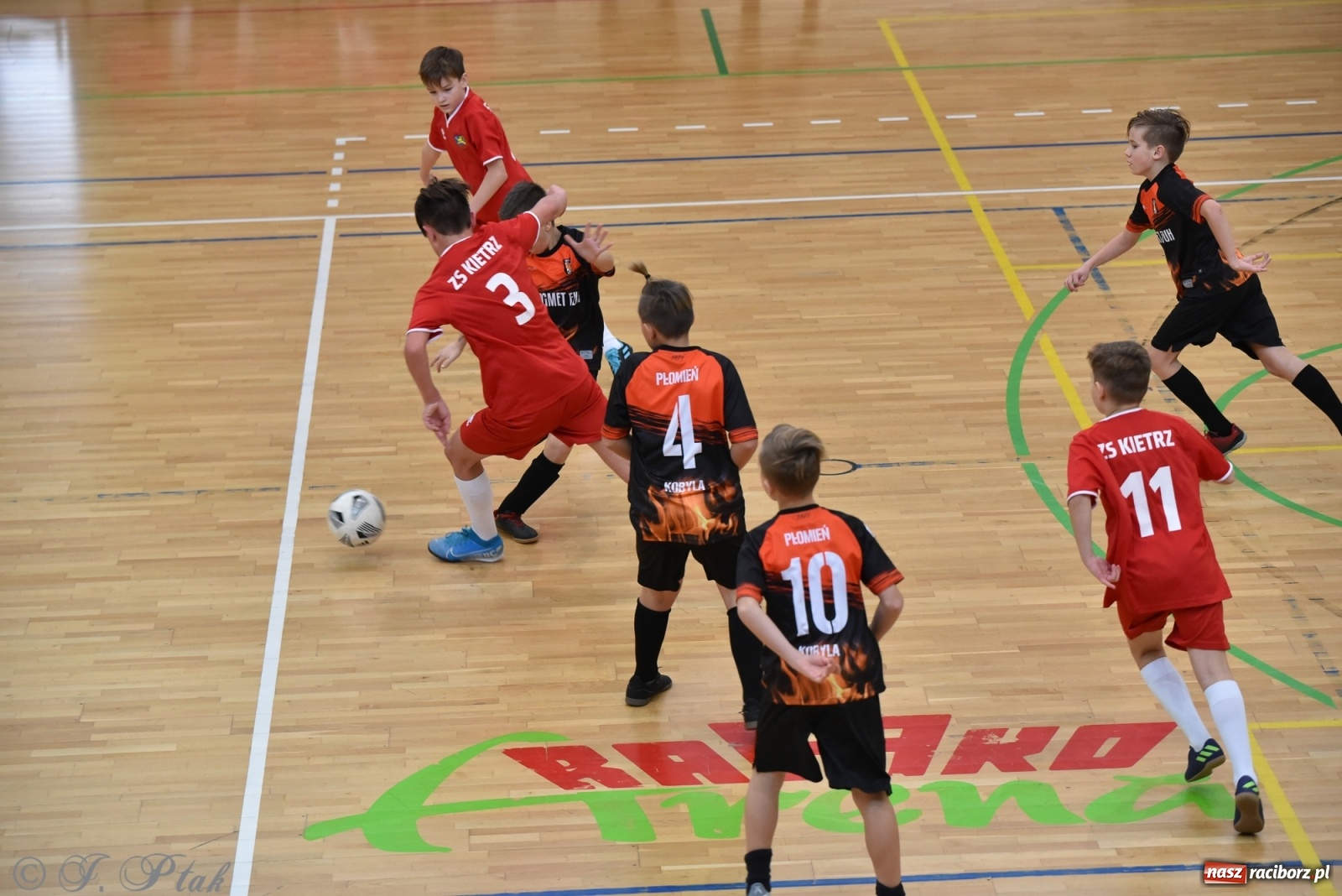 Zdjęcie w galerii na portalu naszraciborz.pl: Halowy turniej o puchar prezesa LKS 07 Markowice [FOTO] wiadomości z regionu