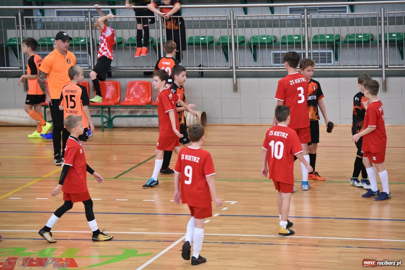 Zdjęcie w galerii na portalu naszraciborz.pl: Halowy turniej o puchar prezesa LKS 07 Markowice [FOTO] wiadomości z regionu