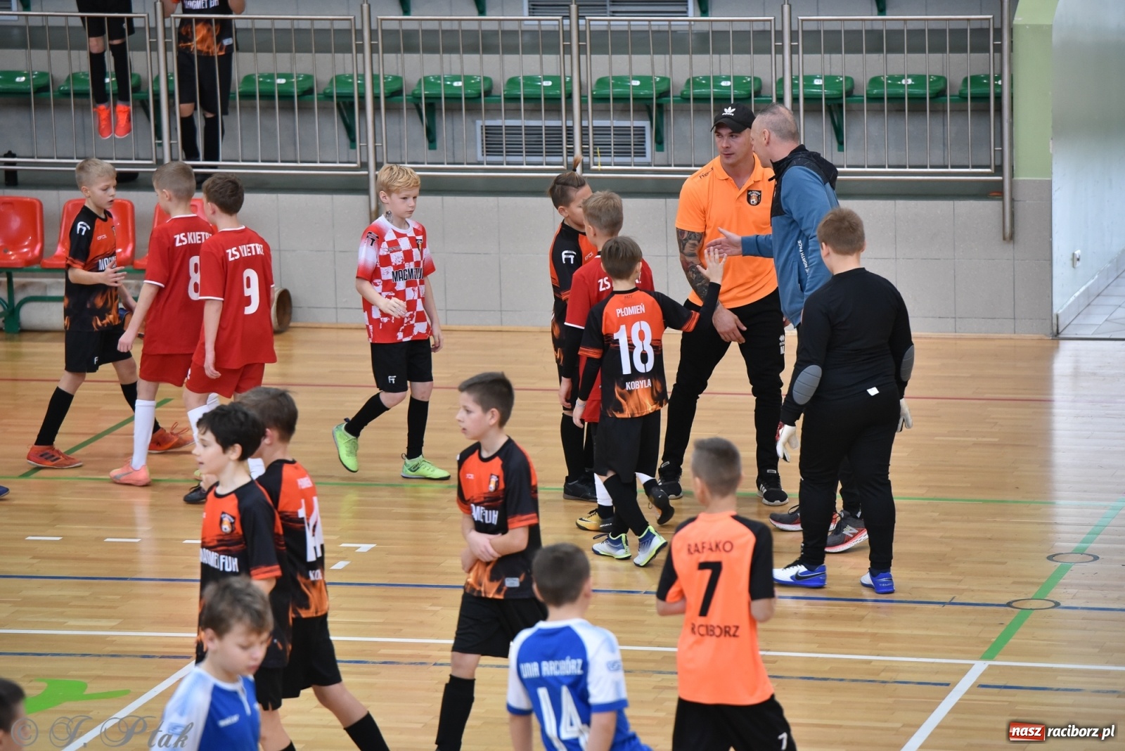 Zdjęcie w galerii na portalu naszraciborz.pl: Halowy turniej o puchar prezesa LKS 07 Markowice [FOTO] wiadomości z regionu