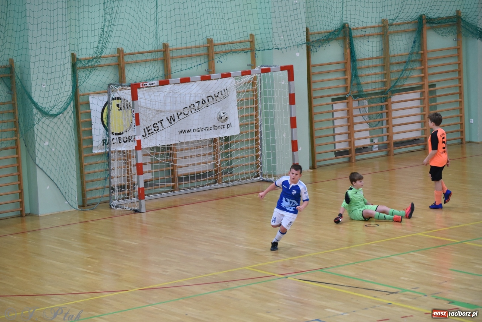 Zdjęcie w galerii na portalu naszraciborz.pl: Halowy turniej o puchar prezesa LKS 07 Markowice [FOTO] wiadomości z regionu