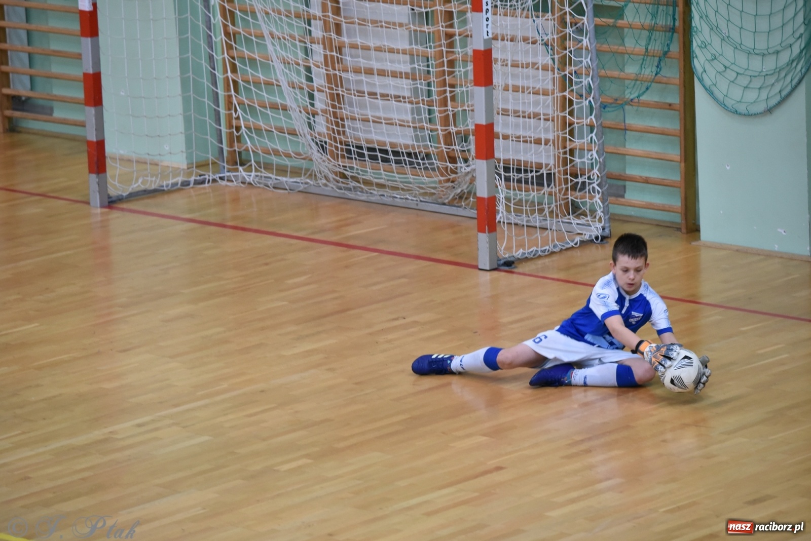 Zdjęcie w galerii na portalu naszraciborz.pl: Halowy turniej o puchar prezesa LKS 07 Markowice [FOTO] wiadomości z regionu