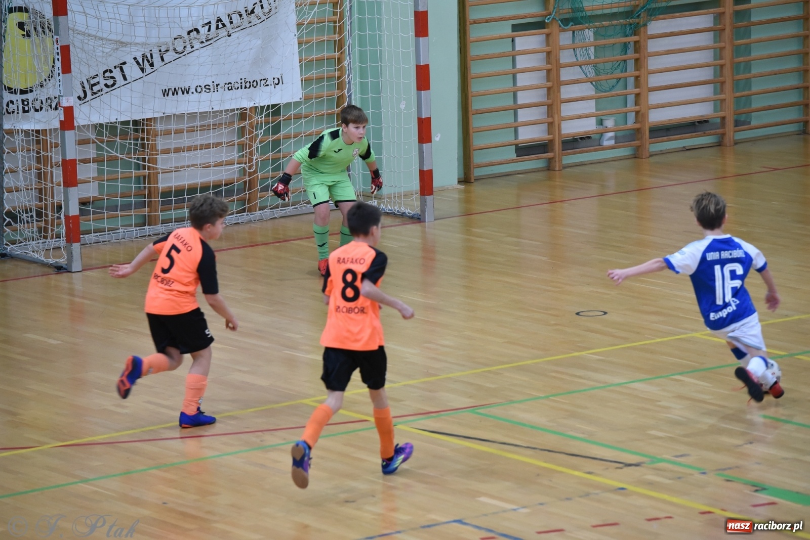 Zdjęcie w galerii na portalu naszraciborz.pl: Halowy turniej o puchar prezesa LKS 07 Markowice [FOTO] wiadomości z regionu