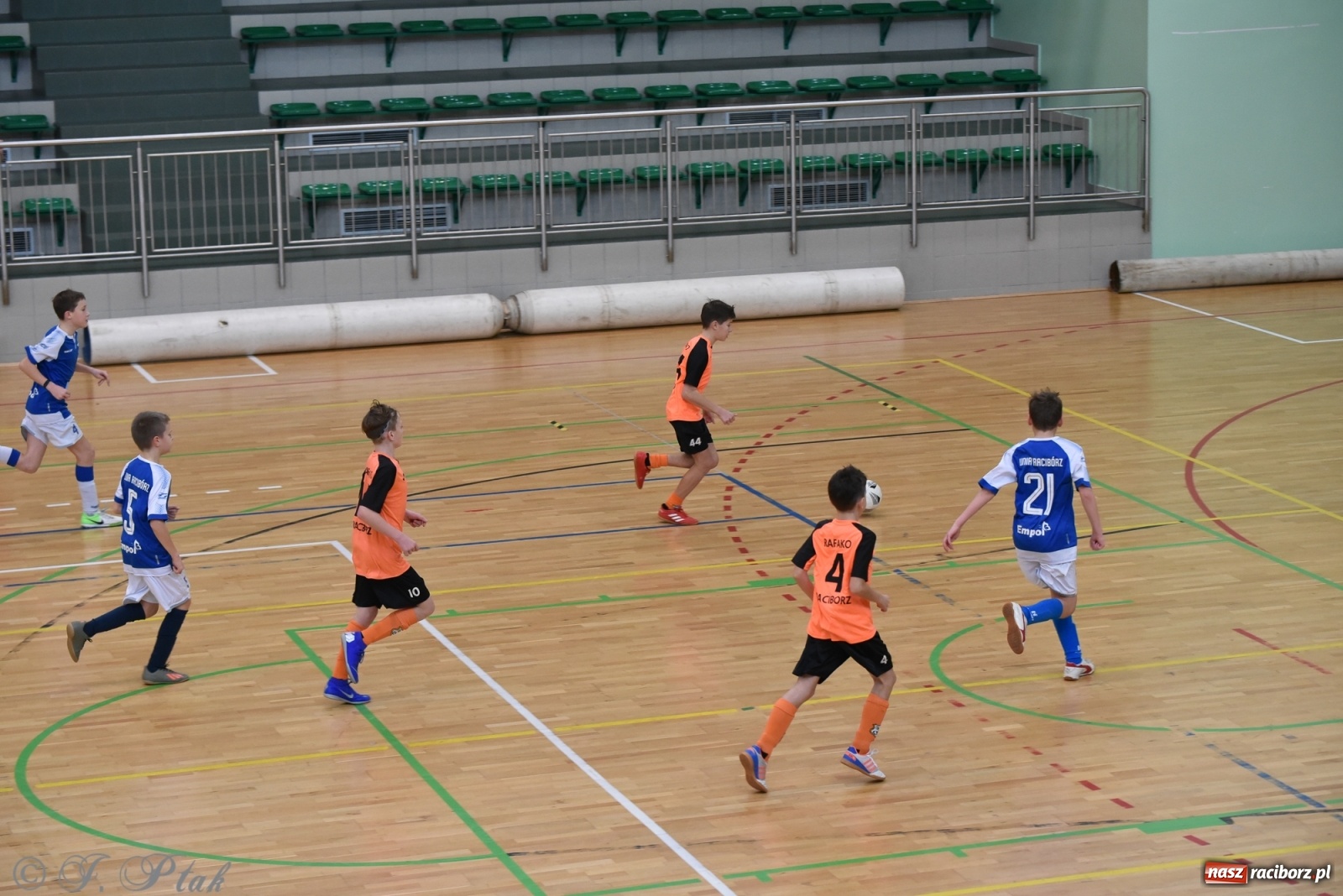 Zdjęcie w galerii na portalu naszraciborz.pl: Halowy turniej o puchar prezesa LKS 07 Markowice [FOTO] wiadomości z regionu