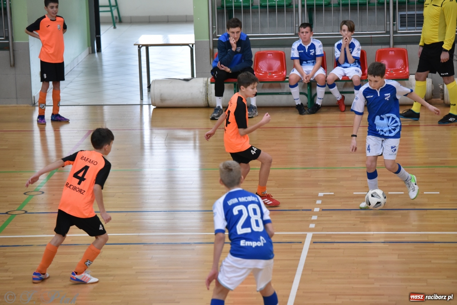 Zdjęcie w galerii na portalu naszraciborz.pl: Halowy turniej o puchar prezesa LKS 07 Markowice [FOTO] wiadomości z regionu