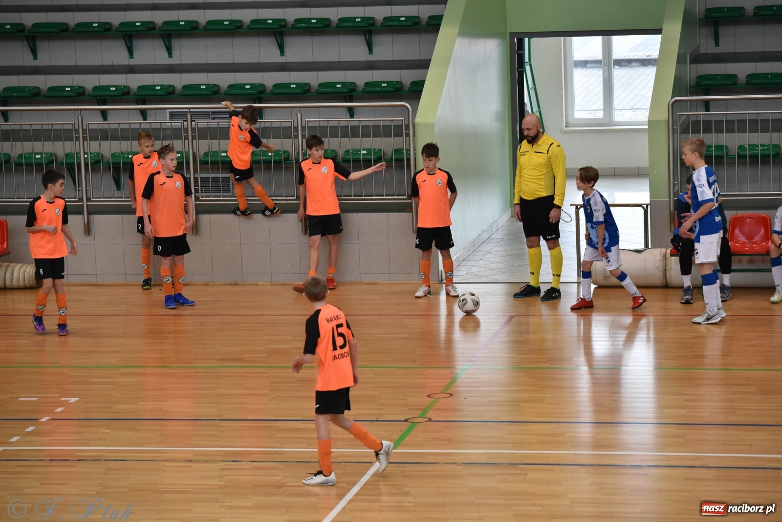 Zdjęcie w galerii na portalu naszraciborz.pl: Halowy turniej o puchar prezesa LKS 07 Markowice [FOTO] wiadomości z regionu