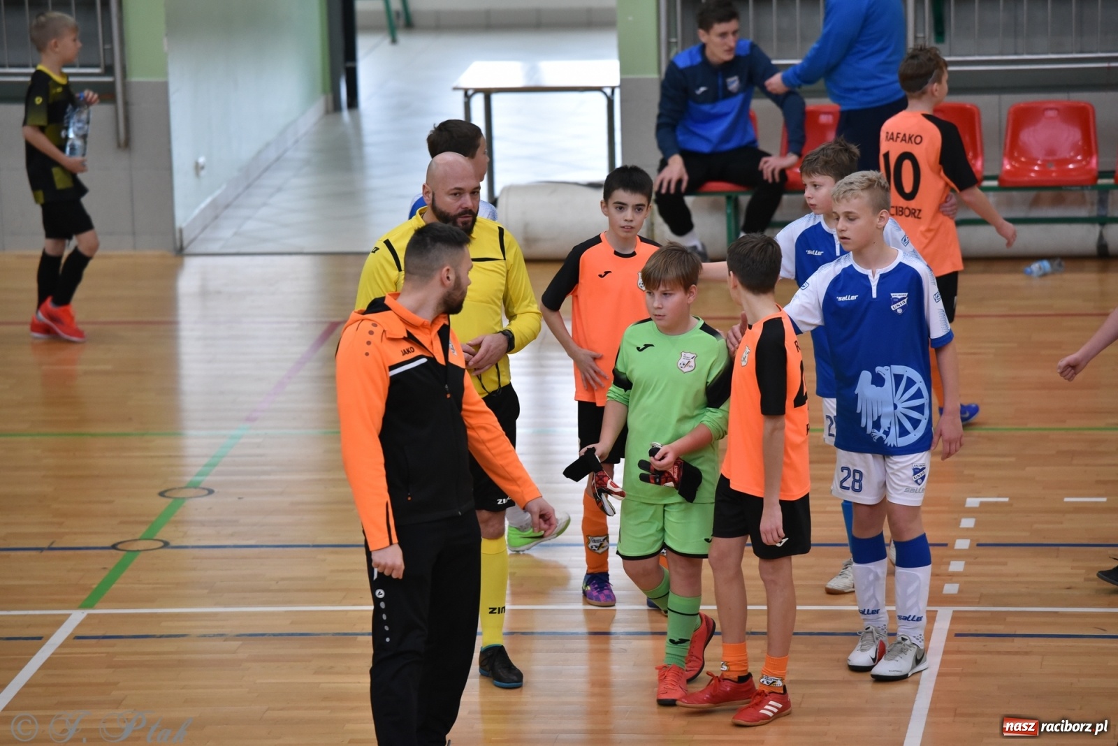 Zdjęcie w galerii na portalu naszraciborz.pl: Halowy turniej o puchar prezesa LKS 07 Markowice [FOTO] wiadomości z regionu