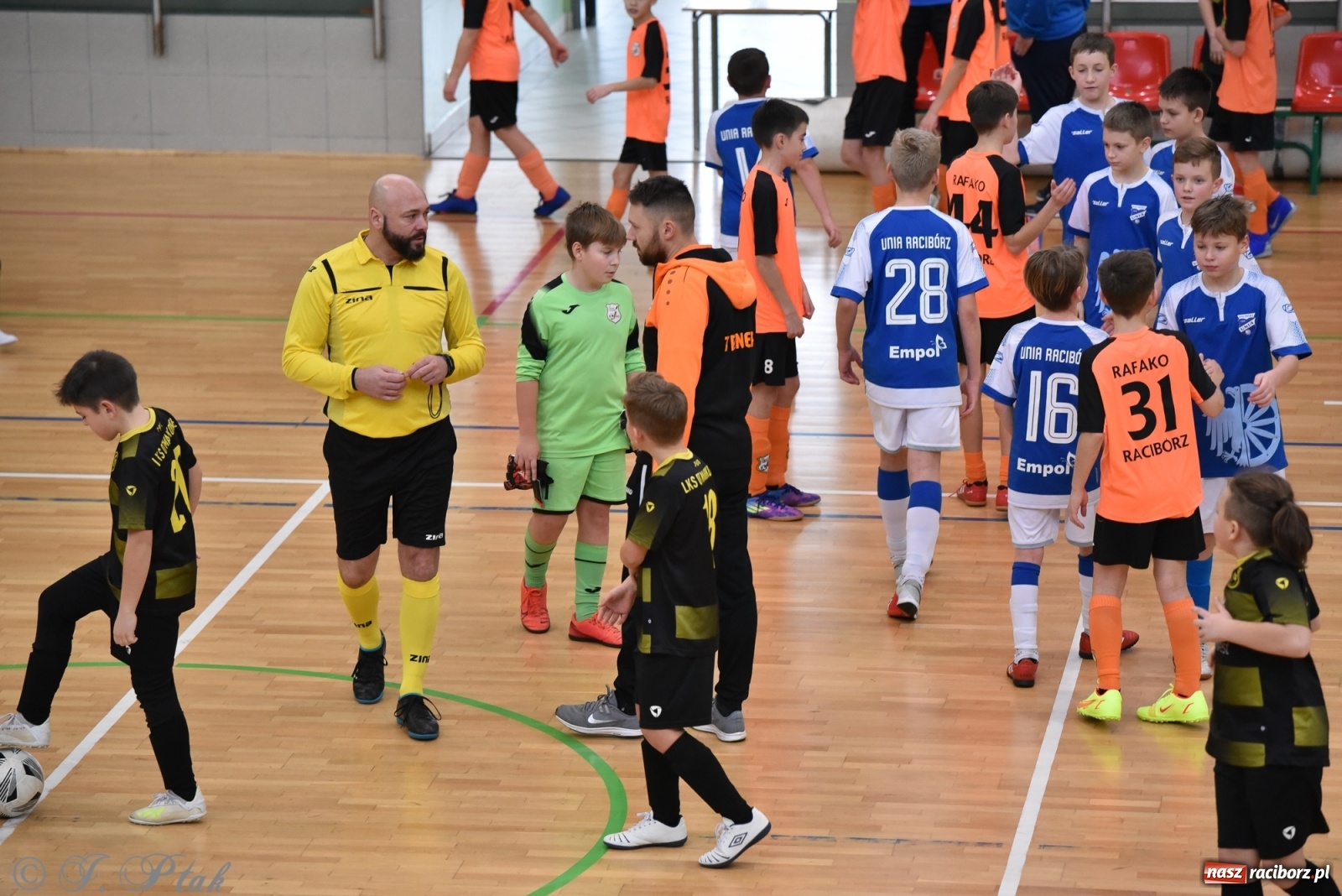 Zdjęcie w galerii na portalu naszraciborz.pl: Halowy turniej o puchar prezesa LKS 07 Markowice [FOTO] wiadomości z regionu