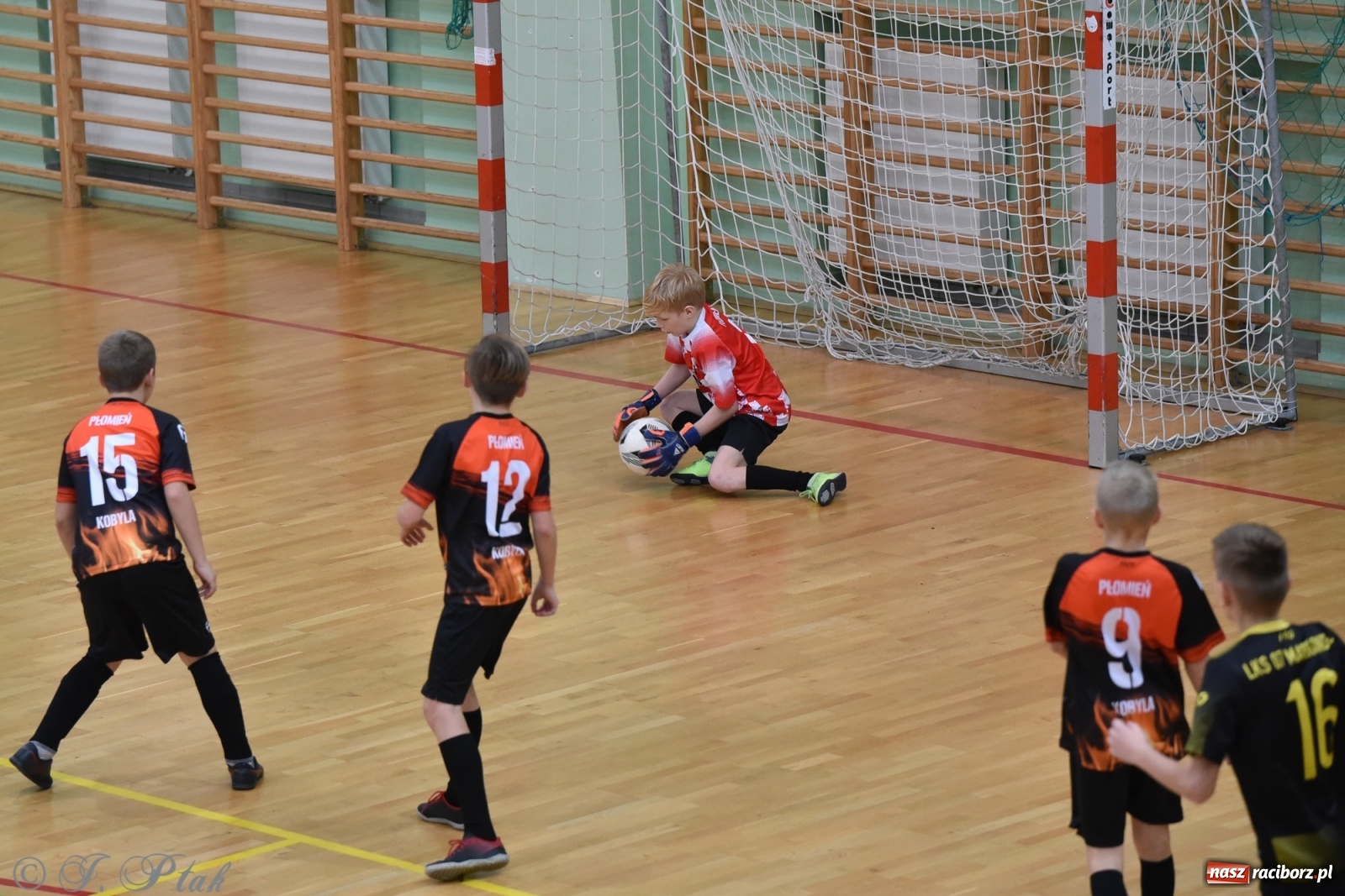 Zdjęcie w galerii na portalu naszraciborz.pl: Halowy turniej o puchar prezesa LKS 07 Markowice [FOTO] wiadomości z regionu