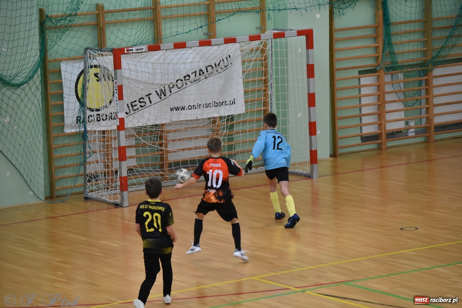 Zdjęcie w galerii na portalu naszraciborz.pl: Halowy turniej o puchar prezesa LKS 07 Markowice [FOTO] wiadomości z regionu