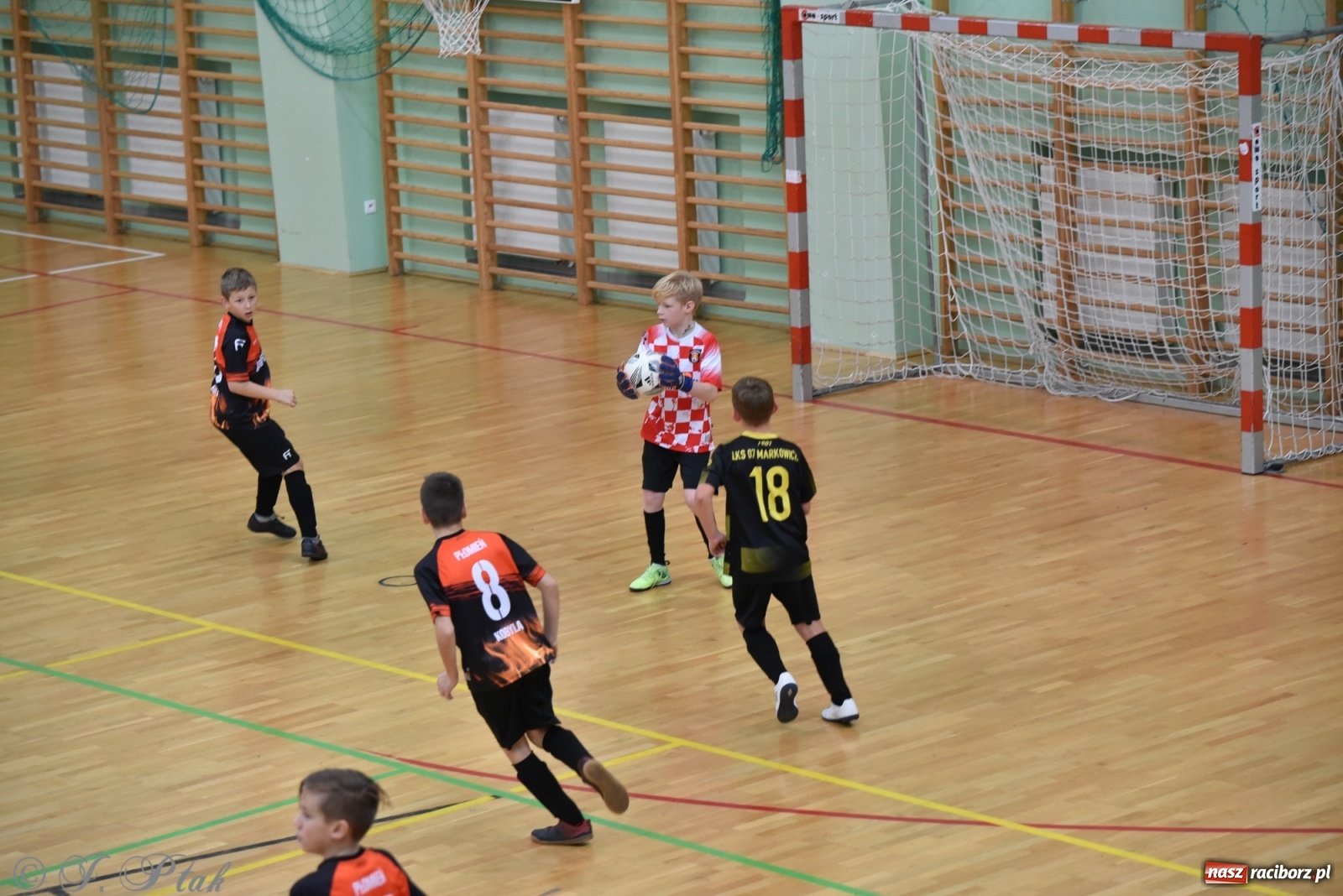 Zdjęcie w galerii na portalu naszraciborz.pl: Halowy turniej o puchar prezesa LKS 07 Markowice [FOTO] wiadomości z regionu