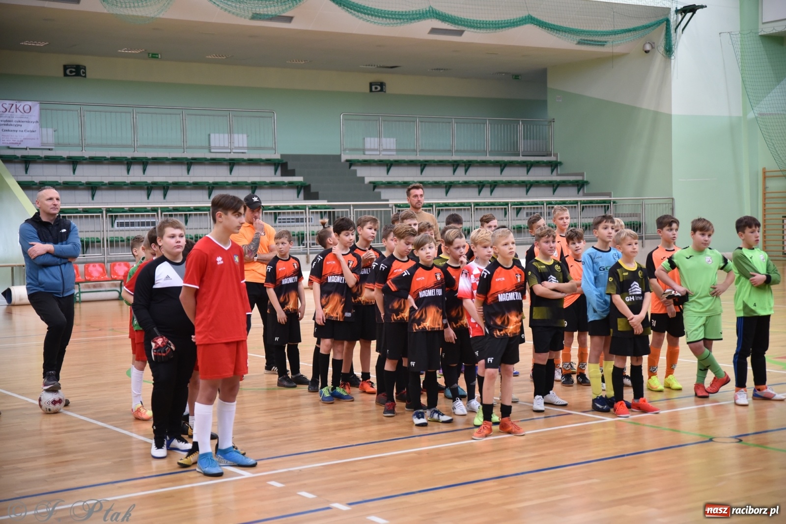 Zdjęcie w galerii na portalu naszraciborz.pl: Halowy turniej o puchar prezesa LKS 07 Markowice [FOTO] wiadomości z regionu