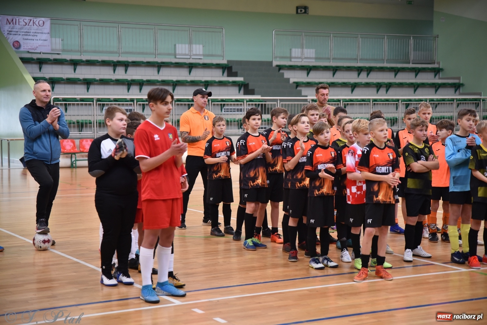 Zdjęcie w galerii na portalu naszraciborz.pl: Halowy turniej o puchar prezesa LKS 07 Markowice [FOTO] wiadomości z regionu