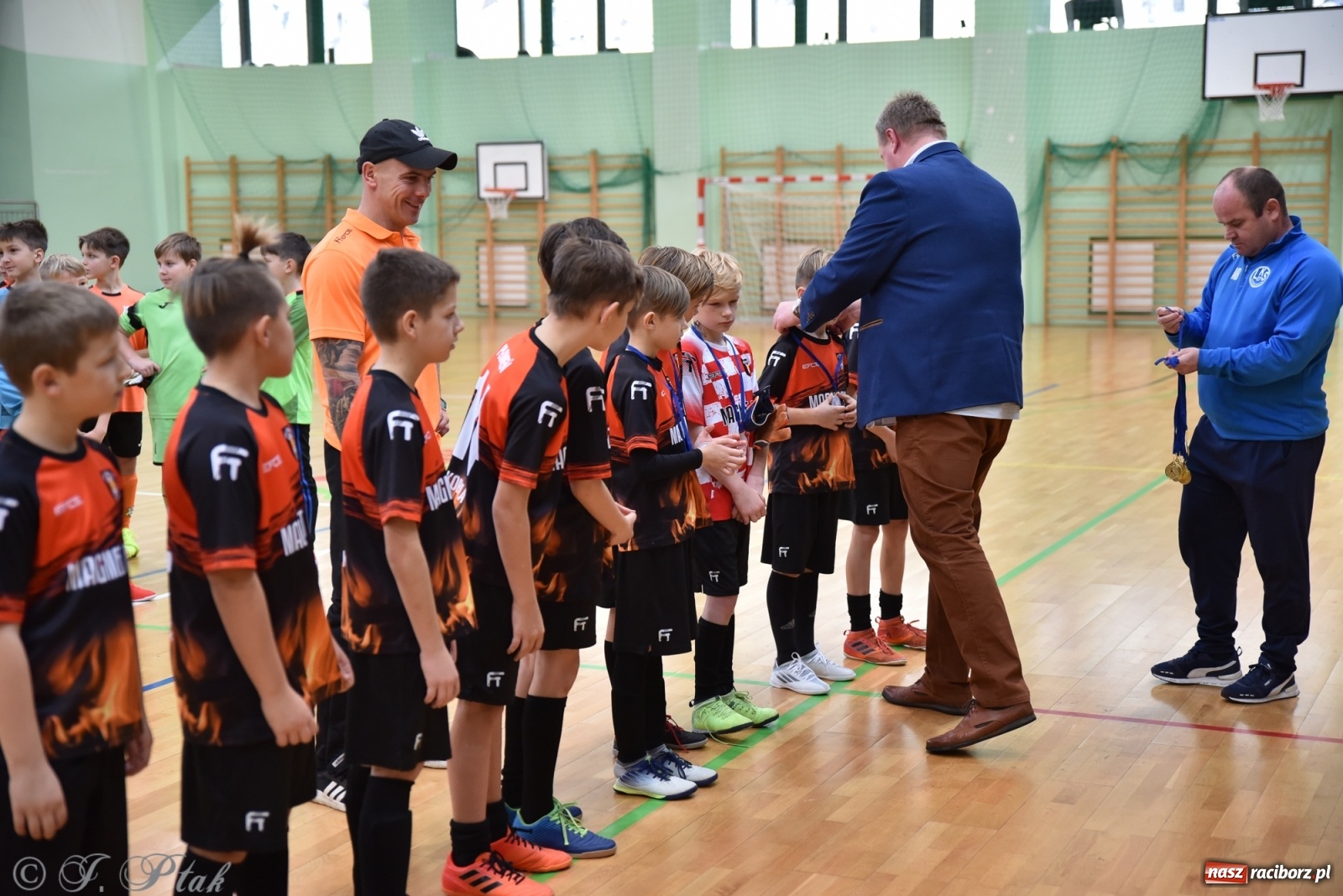 Zdjęcie w galerii na portalu naszraciborz.pl: Halowy turniej o puchar prezesa LKS 07 Markowice [FOTO] wiadomości z regionu