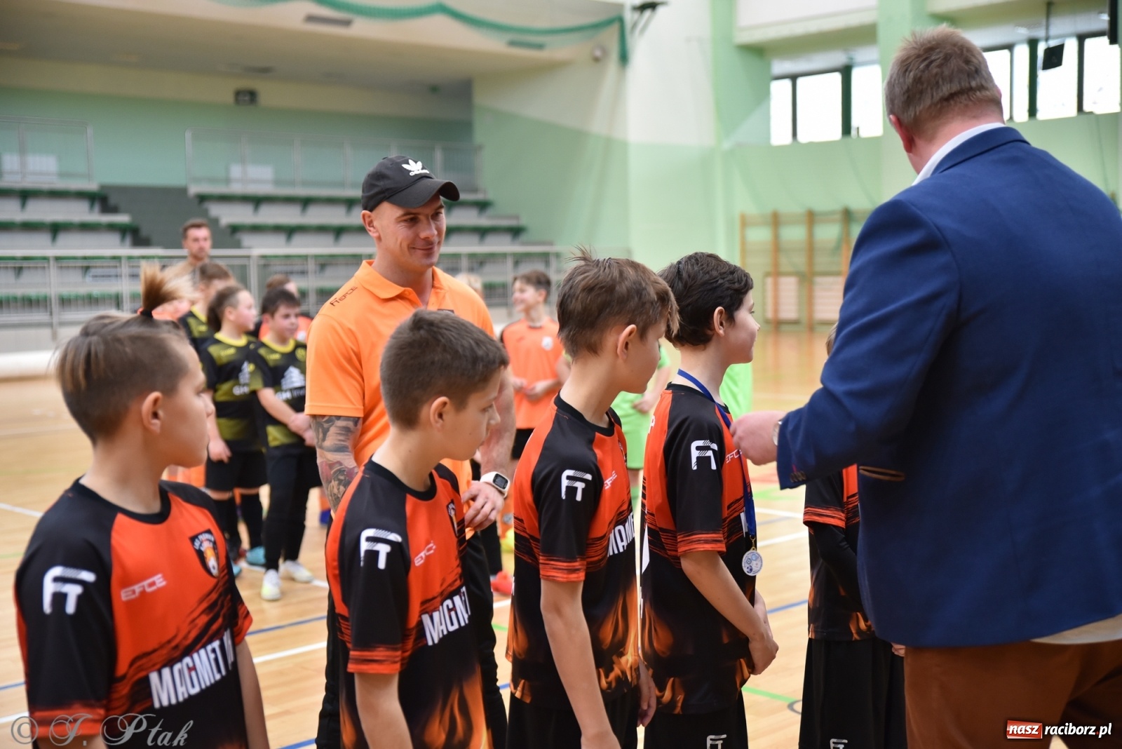 Zdjęcie w galerii na portalu naszraciborz.pl: Halowy turniej o puchar prezesa LKS 07 Markowice [FOTO] wiadomości z regionu