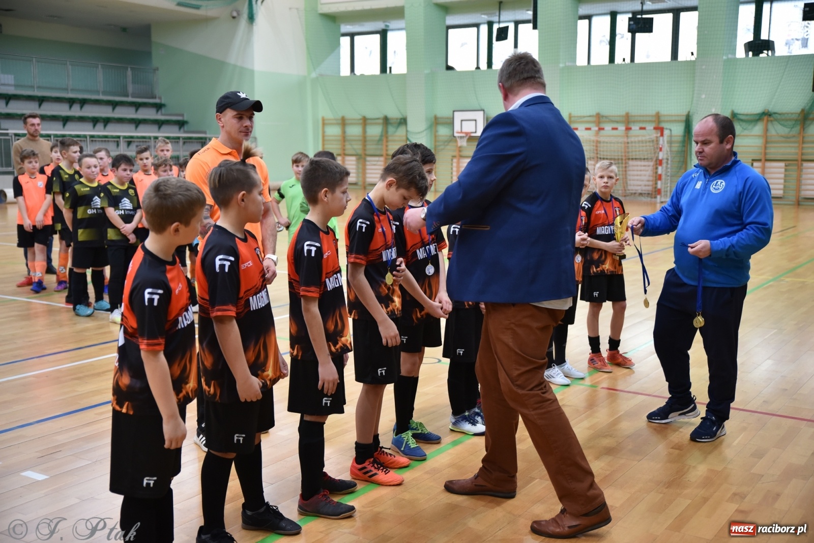 Zdjęcie w galerii na portalu naszraciborz.pl: Halowy turniej o puchar prezesa LKS 07 Markowice [FOTO] wiadomości z regionu