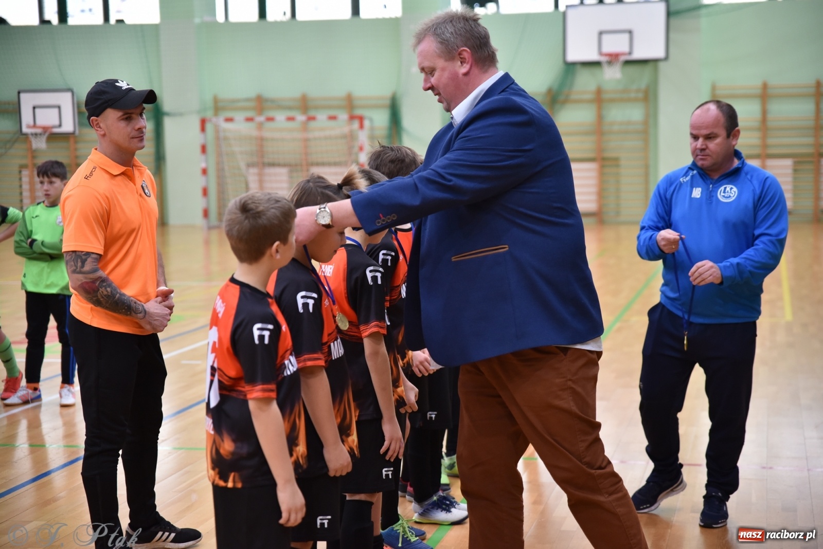 Zdjęcie w galerii na portalu naszraciborz.pl: Halowy turniej o puchar prezesa LKS 07 Markowice [FOTO] wiadomości z regionu