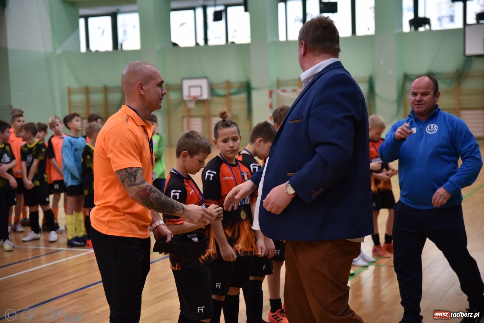 Zdjęcie w galerii na portalu naszraciborz.pl: Halowy turniej o puchar prezesa LKS 07 Markowice [FOTO] wiadomości z regionu