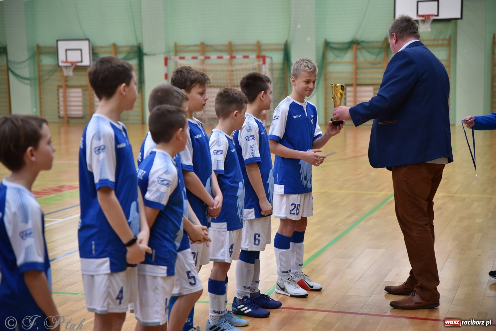 Zdjęcie w galerii na portalu naszraciborz.pl: Halowy turniej o puchar prezesa LKS 07 Markowice [FOTO] wiadomości z regionu