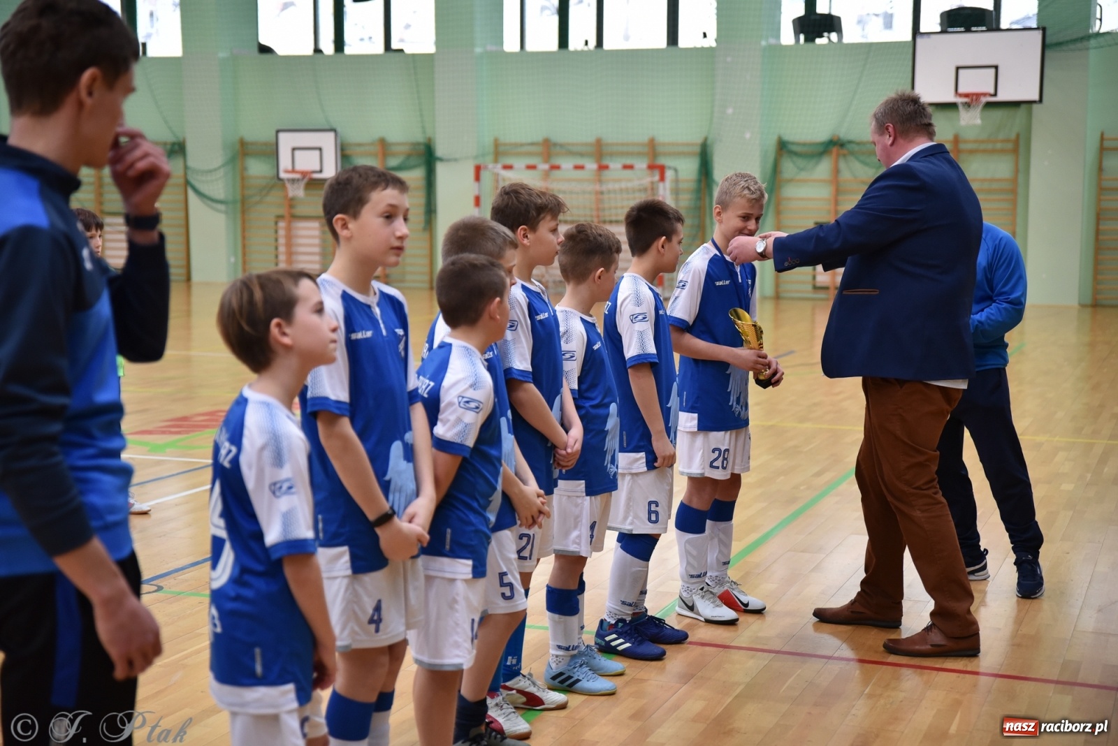 Zdjęcie w galerii na portalu naszraciborz.pl: Halowy turniej o puchar prezesa LKS 07 Markowice [FOTO] wiadomości z regionu