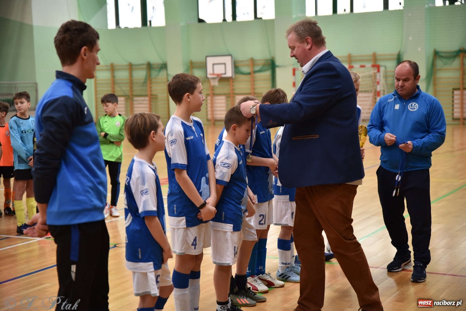 Zdjęcie w galerii na portalu naszraciborz.pl: Halowy turniej o puchar prezesa LKS 07 Markowice [FOTO] wiadomości z regionu