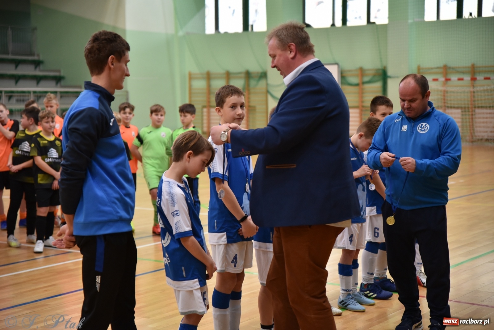 Zdjęcie w galerii na portalu naszraciborz.pl: Halowy turniej o puchar prezesa LKS 07 Markowice [FOTO] wiadomości z regionu