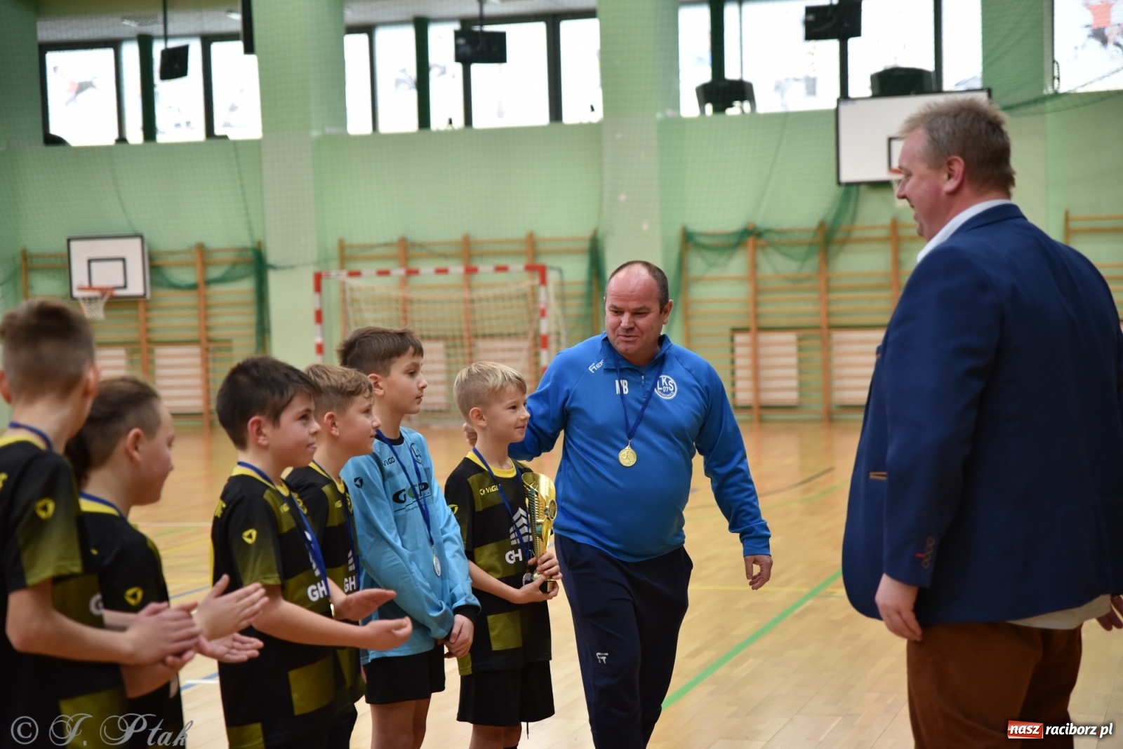 Zdjęcie w galerii na portalu naszraciborz.pl: Halowy turniej o puchar prezesa LKS 07 Markowice [FOTO] wiadomości z regionu