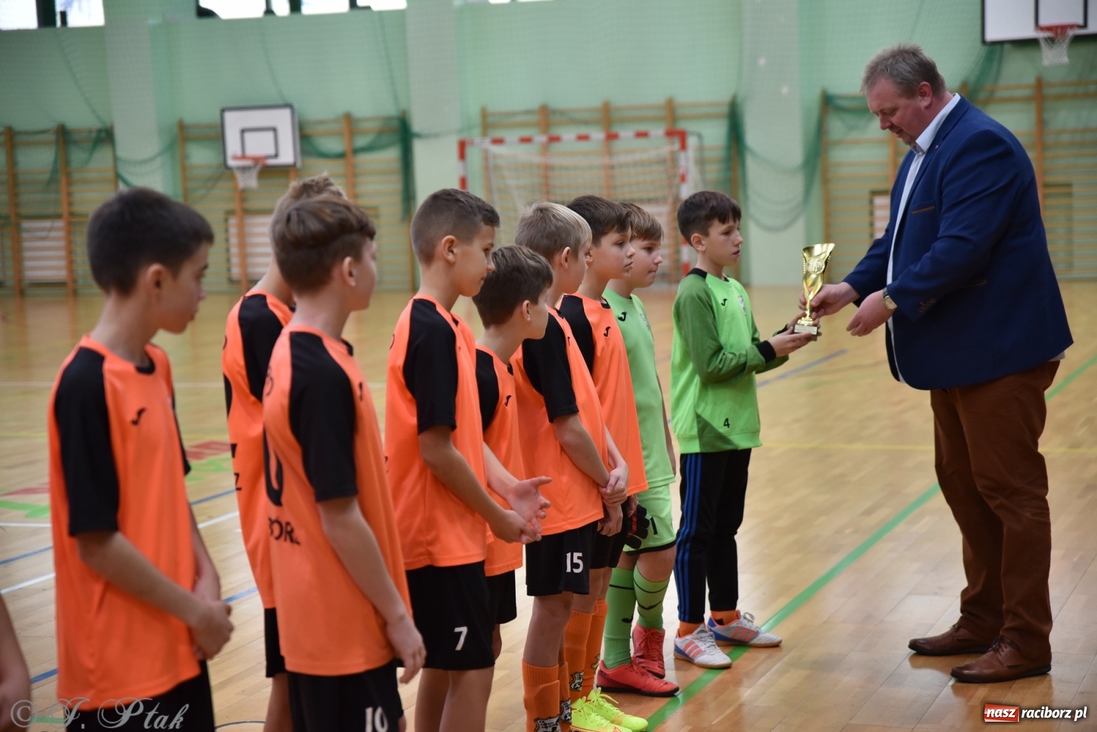 Zdjęcie w galerii na portalu naszraciborz.pl: Halowy turniej o puchar prezesa LKS 07 Markowice [FOTO] wiadomości z regionu