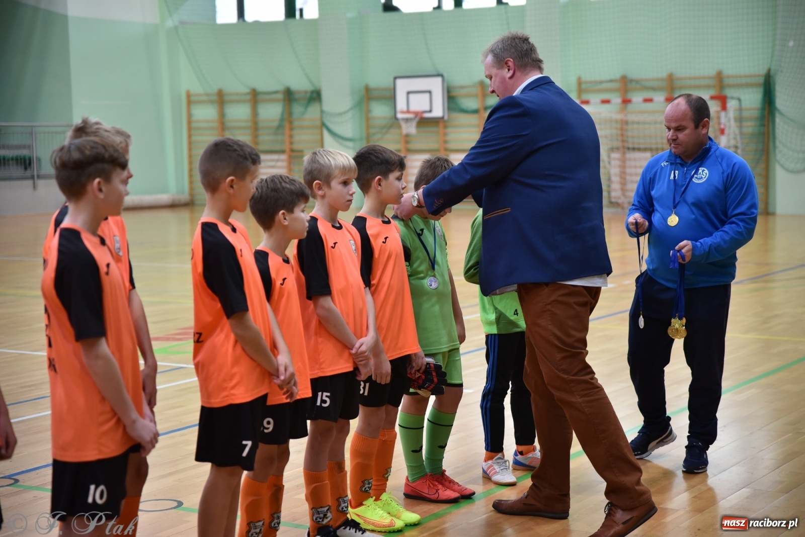 Zdjęcie w galerii na portalu naszraciborz.pl: Halowy turniej o puchar prezesa LKS 07 Markowice [FOTO] wiadomości z regionu