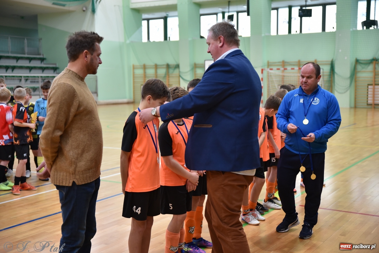Zdjęcie w galerii na portalu naszraciborz.pl: Halowy turniej o puchar prezesa LKS 07 Markowice [FOTO] wiadomości z regionu
