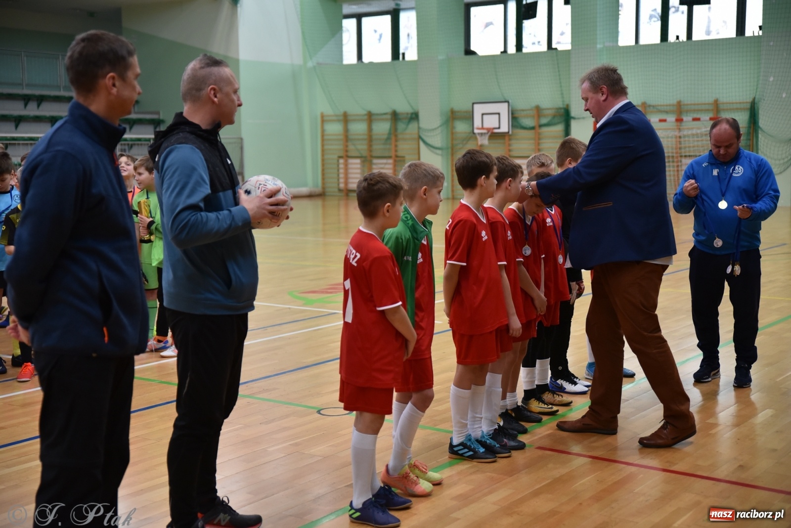 Zdjęcie w galerii na portalu naszraciborz.pl: Halowy turniej o puchar prezesa LKS 07 Markowice [FOTO] wiadomości z regionu