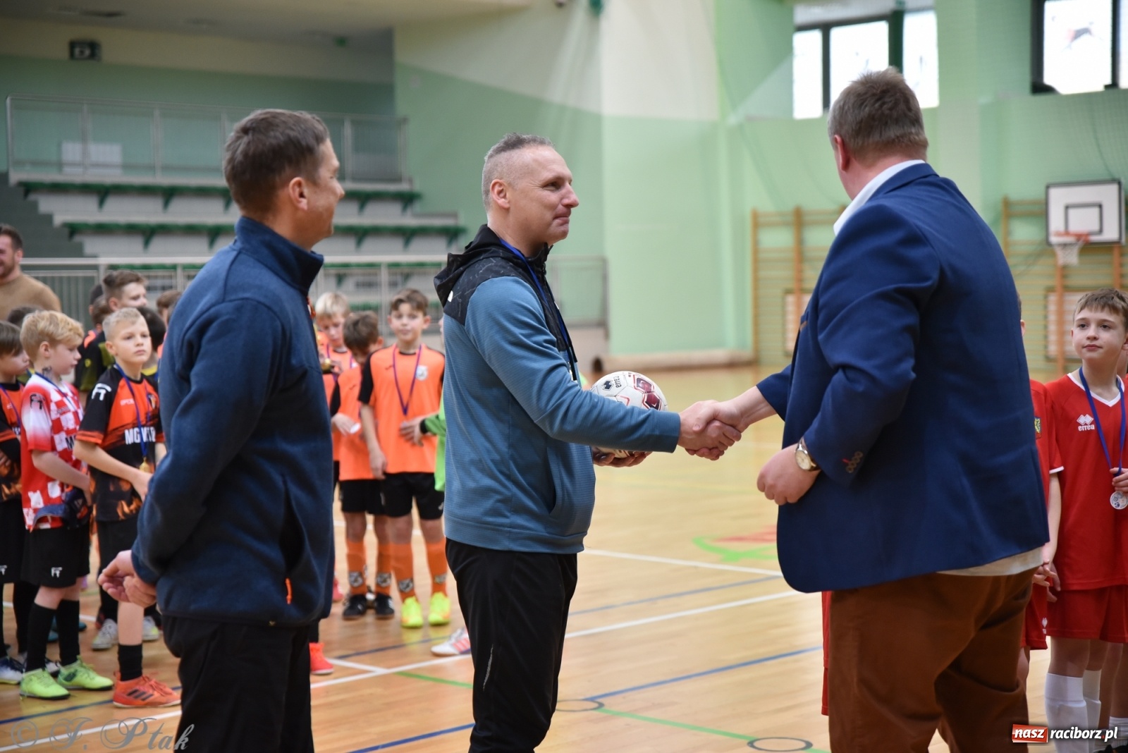 Zdjęcie w galerii na portalu naszraciborz.pl: Halowy turniej o puchar prezesa LKS 07 Markowice [FOTO] wiadomości z regionu