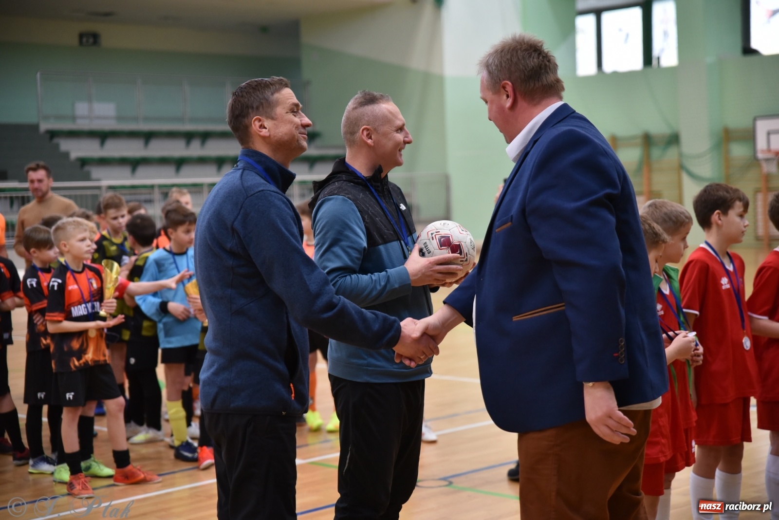 Zdjęcie w galerii na portalu naszraciborz.pl: Halowy turniej o puchar prezesa LKS 07 Markowice [FOTO] wiadomości z regionu